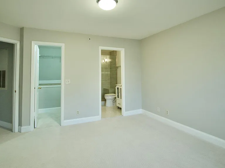 5705 Chapman Mill Dr #150 — Photo 17