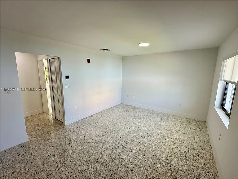 180 NE 57th St #14 — Photo 5