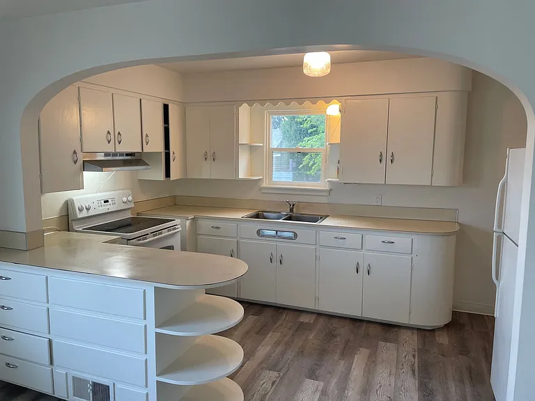1018 S 31st Ave — Photo 5