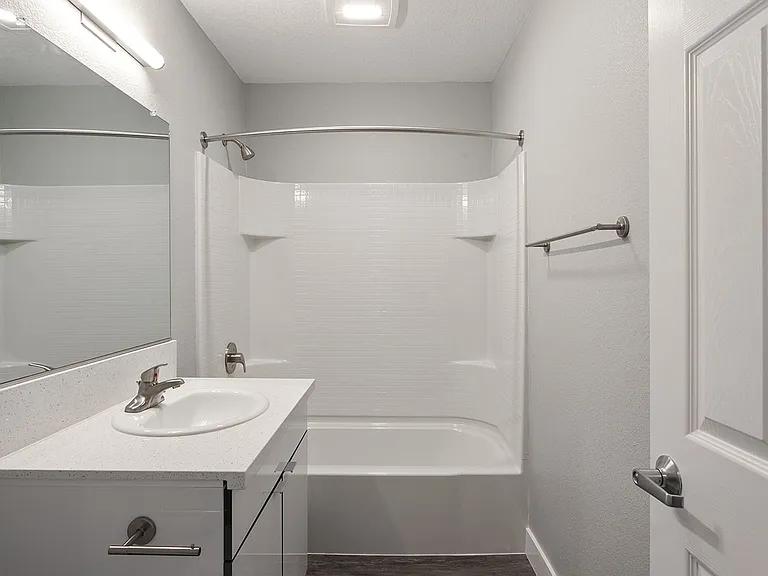 The Circle Apartments at Long Beach — Photo 41