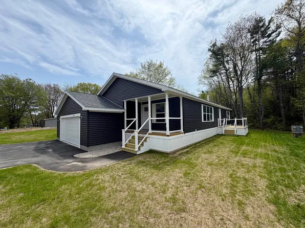 16 Pine Haven St, Saco, ME 04072