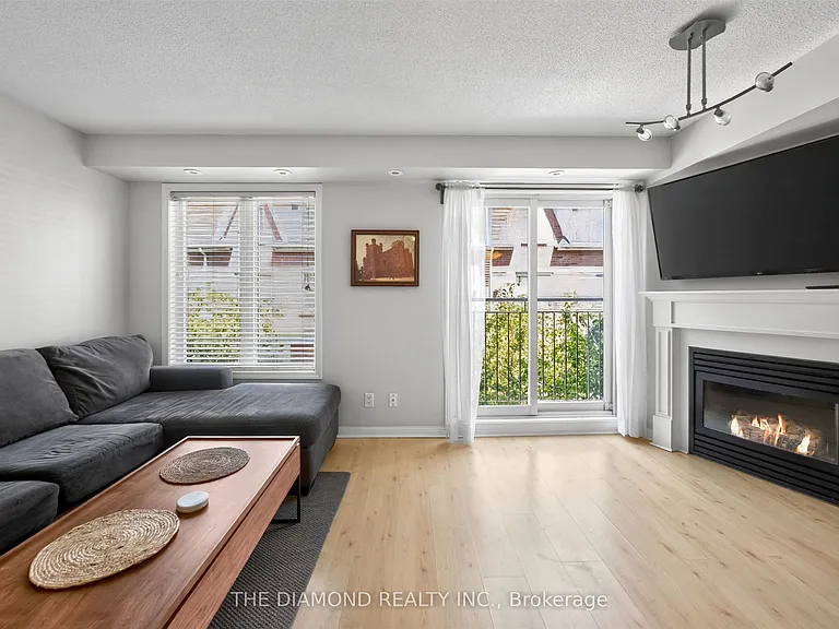 16 Laidlaw St #912 — Photo 8