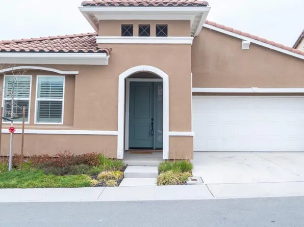 1130 McClellan St, Hollister, CA 95023