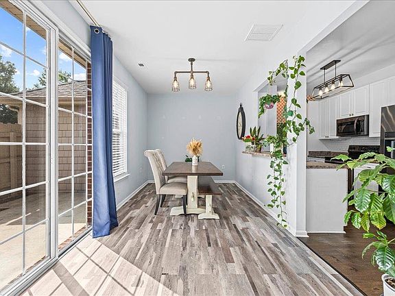 3rd image of 1125 Farrcroft Way