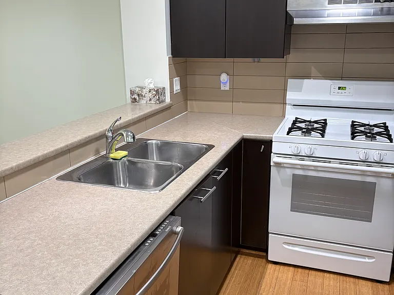 9319 University Cres — Photo 7