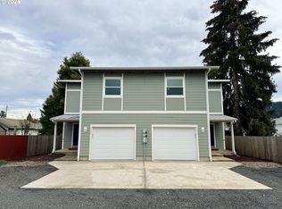 1328 S 6th St, Cottage Grove, OR 97424