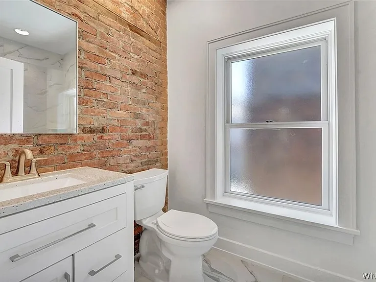 162 Allen St — Photo 9