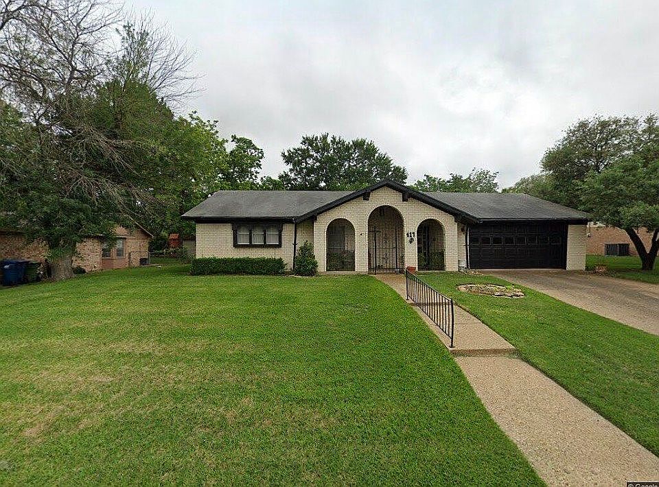 1st image of 417 Dixon Dr