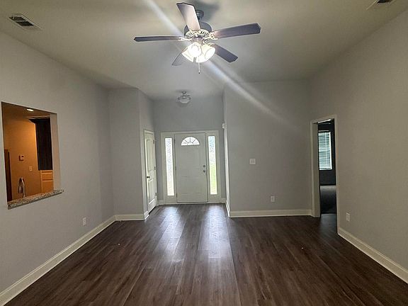 5th image of 120 Worchester Cir