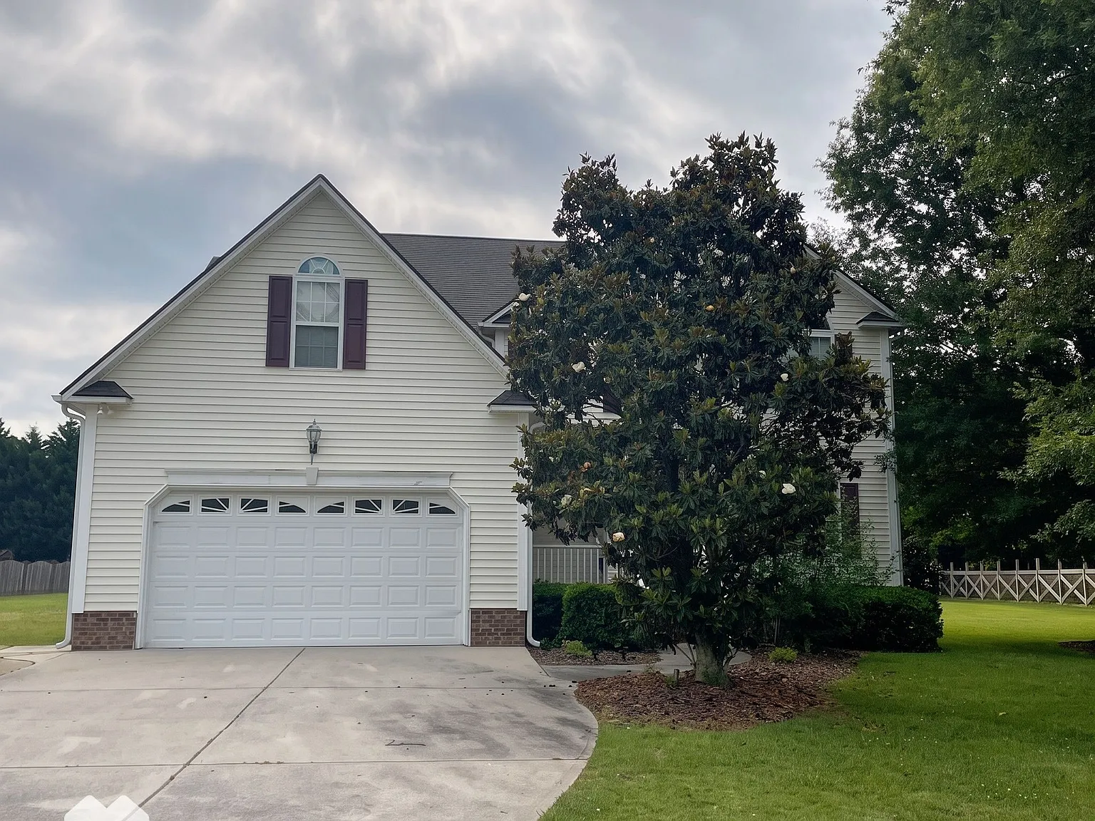 4 bed, 2.5 bath, 2560 sqft, $2,315 — Photo 1