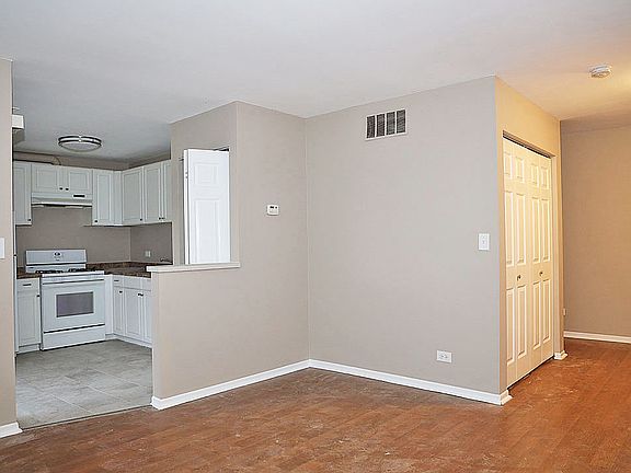4th image of 93 N Victoria Ln Unit D