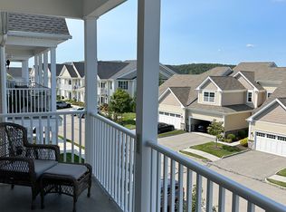 625 Center Meadow Ln #625, Danbury, CT 06810