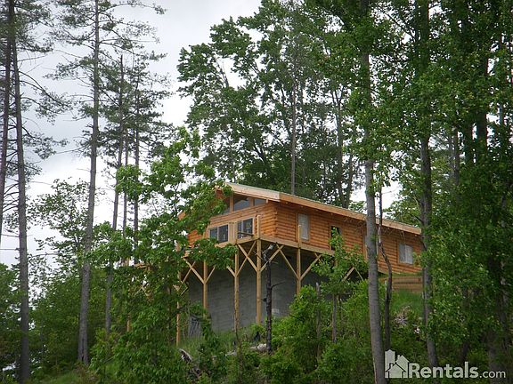 3rd image of 101 Shelter Cove Ln