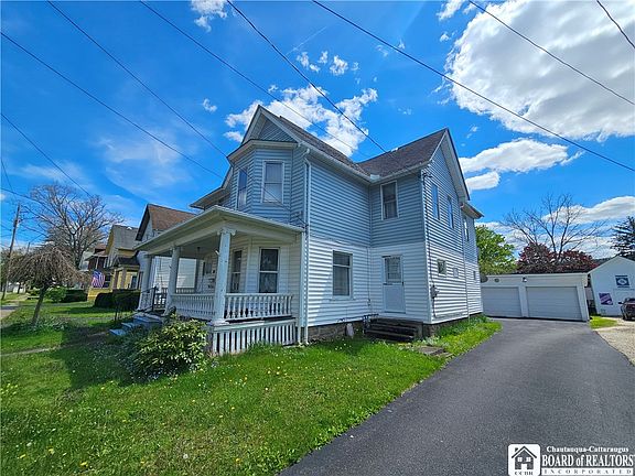3rd image of 812 Bishop St