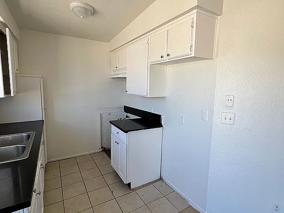 4th image of 4031 W 129th St #3