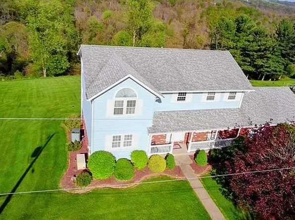 1913 Green Hills Dr, Glen Dale, WV 26038