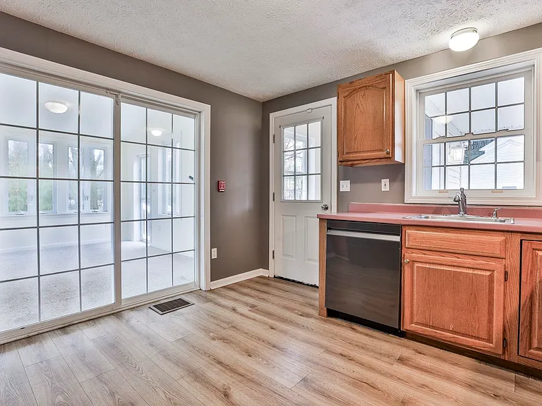 54 Vandora Dr — Photo 18