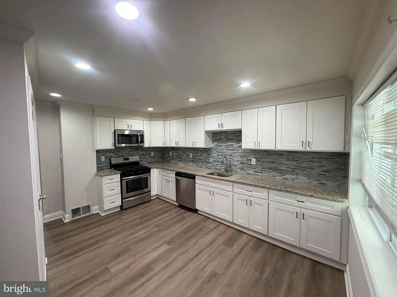 3 bed, 1.5 bath, 2104 sqft, $2,795 — Photo 4