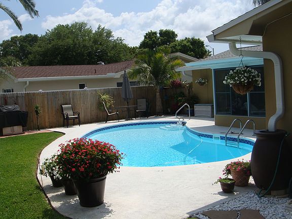 4th image of 1845 Elmhurst Dr