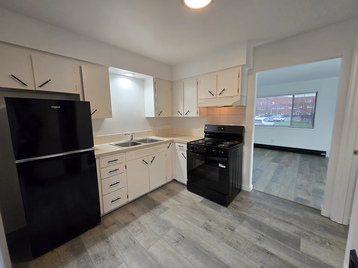 Building Photo - 2815 E 6th St #1A
