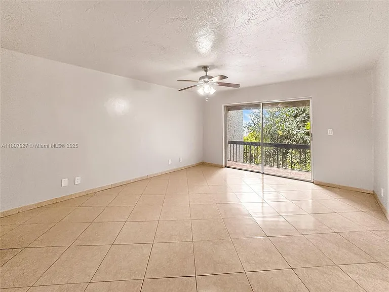 5608 NW 19th St #TOWNHOUSE — Photo 6