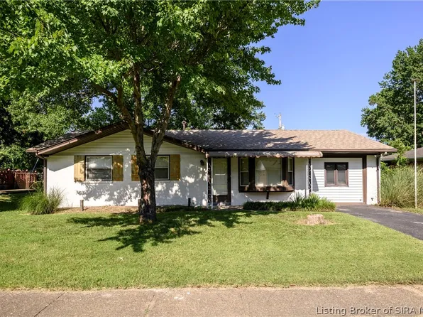1120 Spicewood Drive, Clarksville, IN 47129