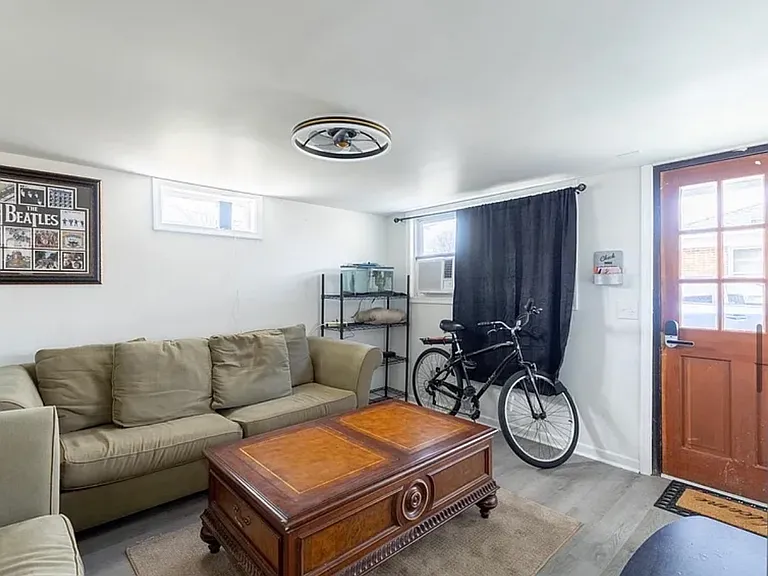 1128 Moseley Dr — Photo 6