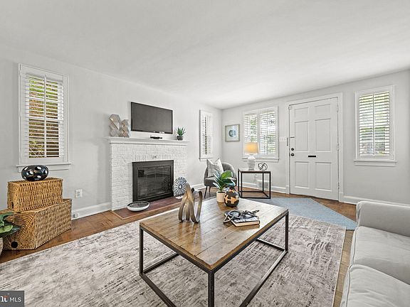 3rd image of 811 Chetworth Pl