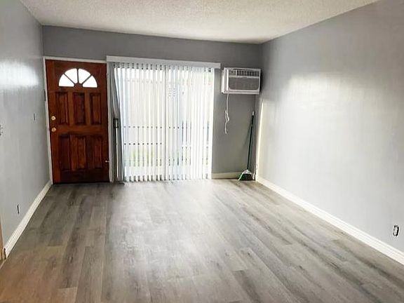 4th image of 1129 S Oakhurst Dr APT 202