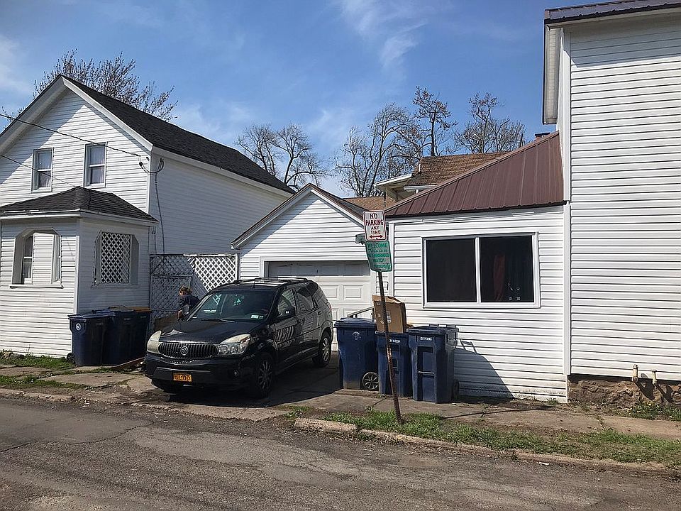 2nd image of 119 Erie St