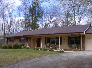767 Sweetwater Dr, Clarkesville, GA 30523
