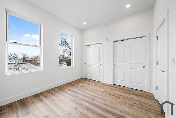 2 bed, 900 sqft, $2,160 — Photo 2