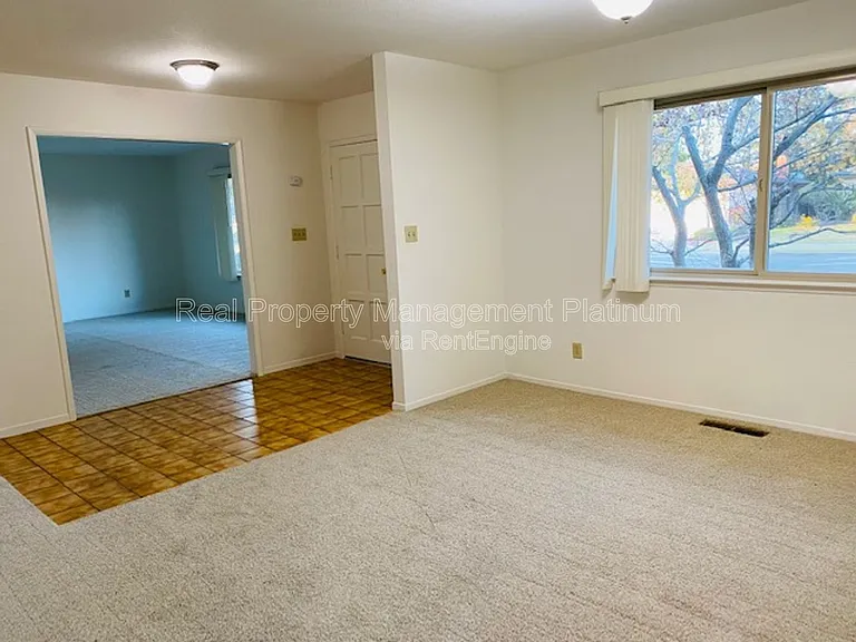 1055 W Fremont Ave — Photo 2