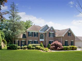 16 Paddock Rd, White Plains, NY 10605