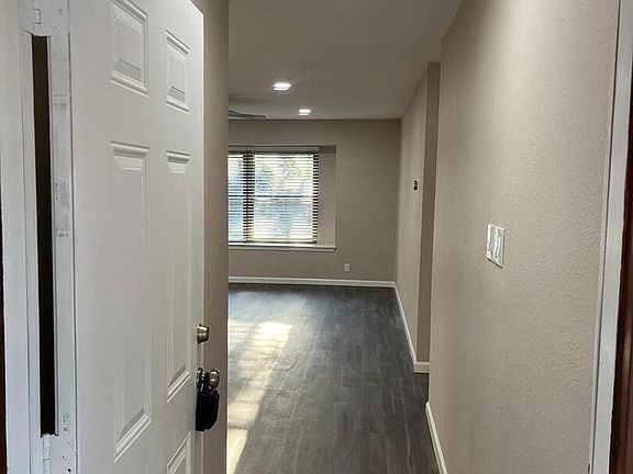 4th image of 811 Thrasher Dr