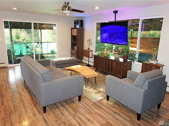 Large family room w/access to back yard.