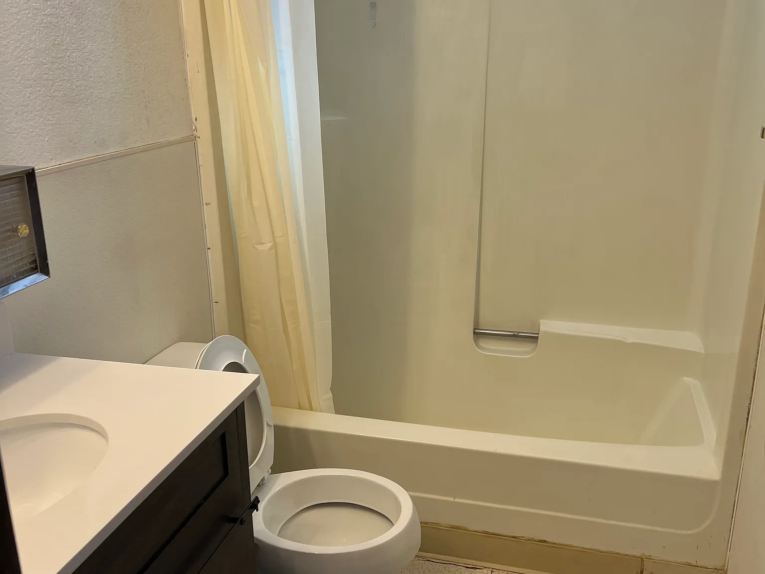 2 bed, 750 sqft, $1,600 — Photo 4