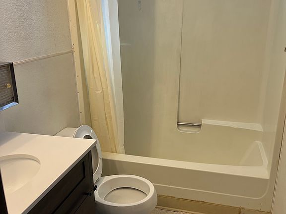 4th image of 429 1st Ave N APT C