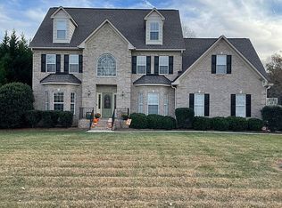 209 Fosseway Dr, Greensboro, NC 27455