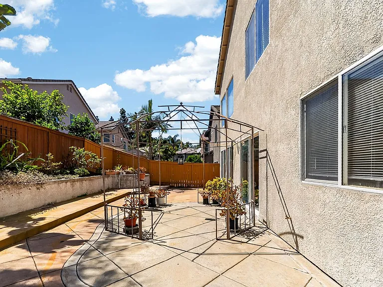 10009 Kika Ct — Photo 31