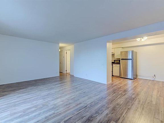 3rd image of 10407 Briarbend Dr APT 2