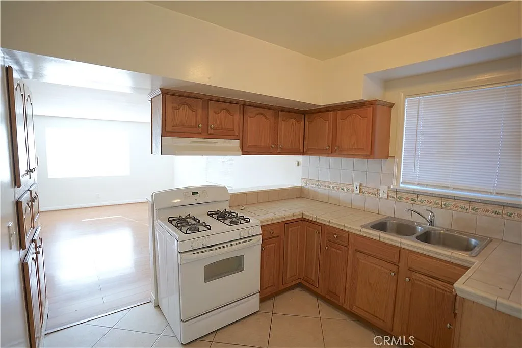 1 bed, 735 sqft, $2,050 — Photo 4