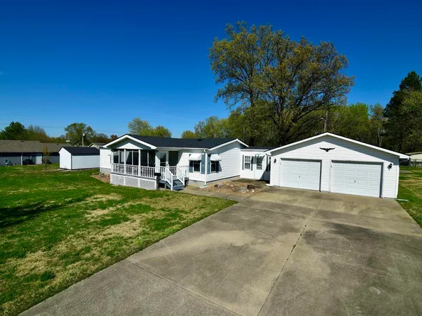 908 N Cochran St, West Frankfort, IL 62896