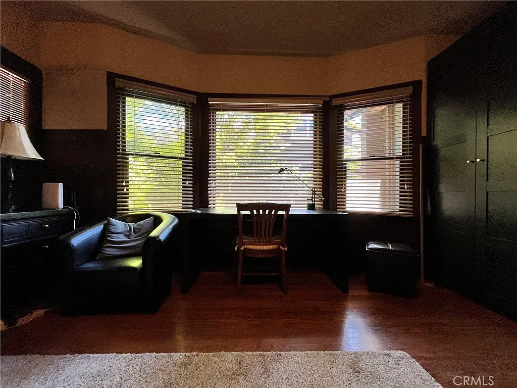 Studio, 300 sqft, $1,900 — Photo 3