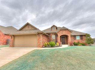 901 SW 13th St, Moore, OK 73160