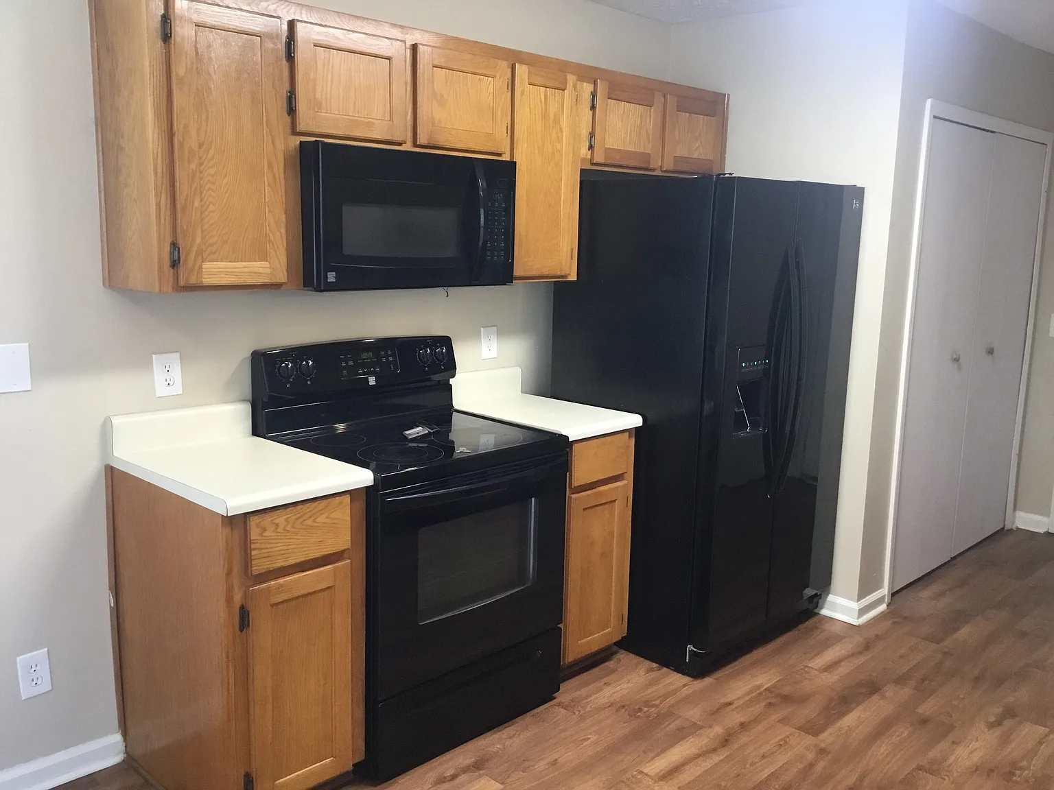 3 bed, 2.0 bath, 1455 sqft, $2,150 — Photo 2