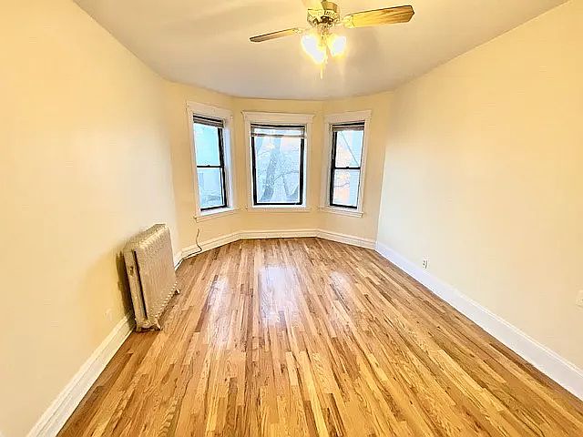 2nd image of 4010 N Kenmore Ave APT B8
