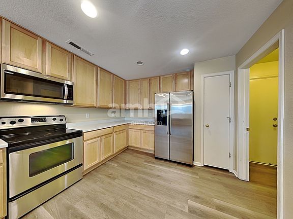 3rd image of 201 Stagecoach Ln