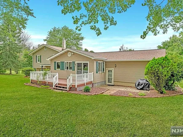 320 Longview Acres Ct, Newton, NJ 07860