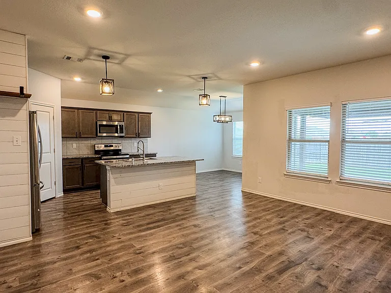 801 Meadow Creek Ln — Photo 5